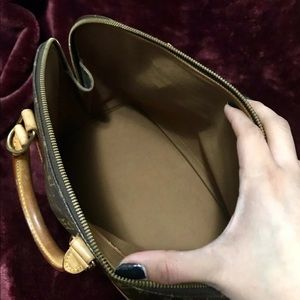 100% AUTHENTIC LOUIS VUITTON ALMA PM